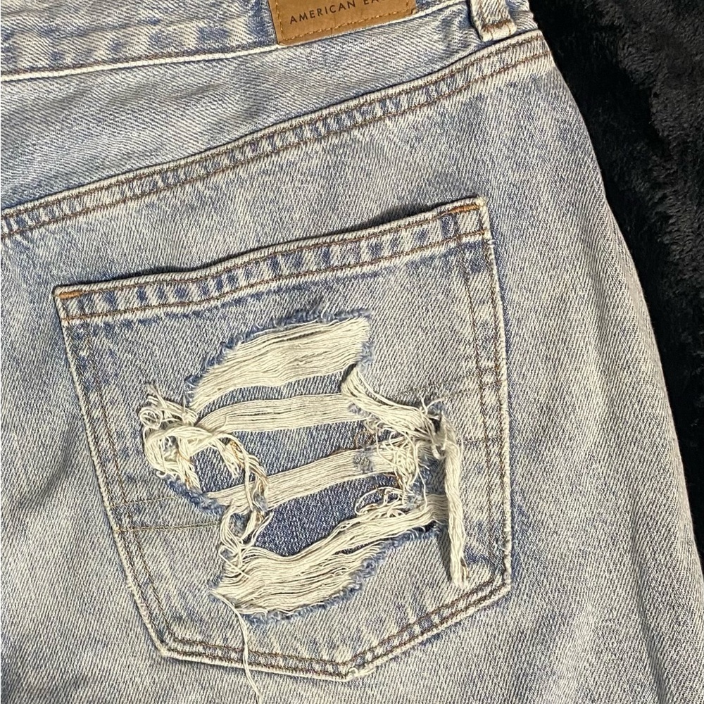American Eagle Outfitters Blue Mom Jeans Light Wash - Picture 16 of 16